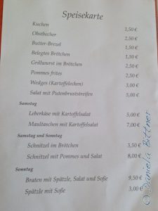 Hier ein Blick in die Speisekarte... Unser Küchenteam um Anne und Tina hat viele gute Sachen serviert. Und alles selbst gemacht. Die Schnitzel selbst paniert, derKartoffelsalat frisch... Kein Wunder, dass es den Gästen geschmeckt hat. Unser Küchenteam hatte gut zu tun...