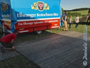 Alles schön zusammenschieben... Egal, ob Sonne oder Regen, wir sind gewappnet!