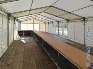 So sieht das Ganze dann fertig aus, mit genügend Ablageflächen unten...