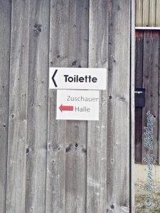 Die Wegweiser sollen den Gästen helfen, sich zurechtzufinden...