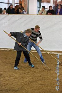 Neue Disziplin: Synchronrechen... Hier meisterhaft ausgeführt von Denis und Johannes....