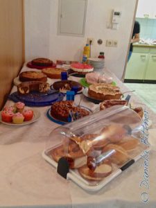 Noch sind viele Kuchen da..