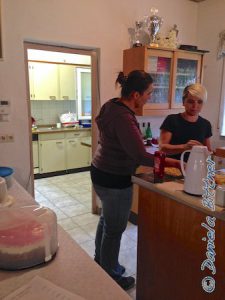 Im Reiterstübchen sind Martin und Anna mit ihrem Team sehr fleissig. Noch ist hier Ruhe vor dem Sturm...