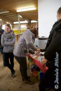 Auch die Waffeln finden zahlreiche Abnehmer...