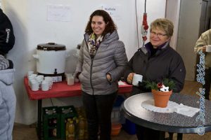 Elena war am Glühwein-Stand und als Waffelbäckerin am Werk...